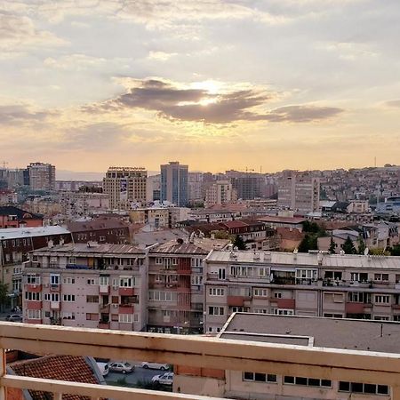 Spacious Downtown Apartment With A City View Pristina Exteriör bild