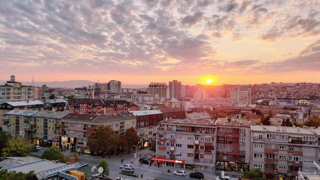 Spacious Downtown Apartment With A City View Pristina Exteriör bild