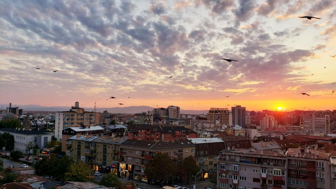 Spacious Downtown Apartment With A City View Pristina Exteriör bild