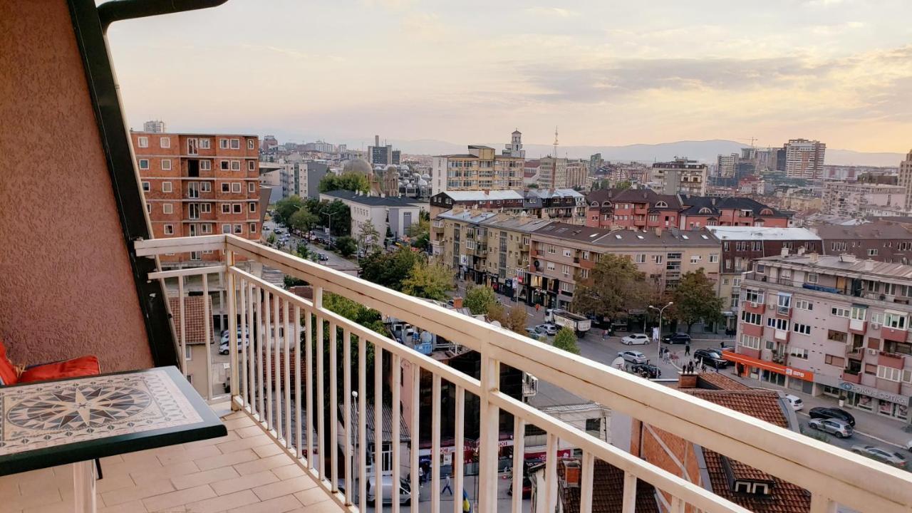Spacious Downtown Apartment With A City View Pristina Exteriör bild
