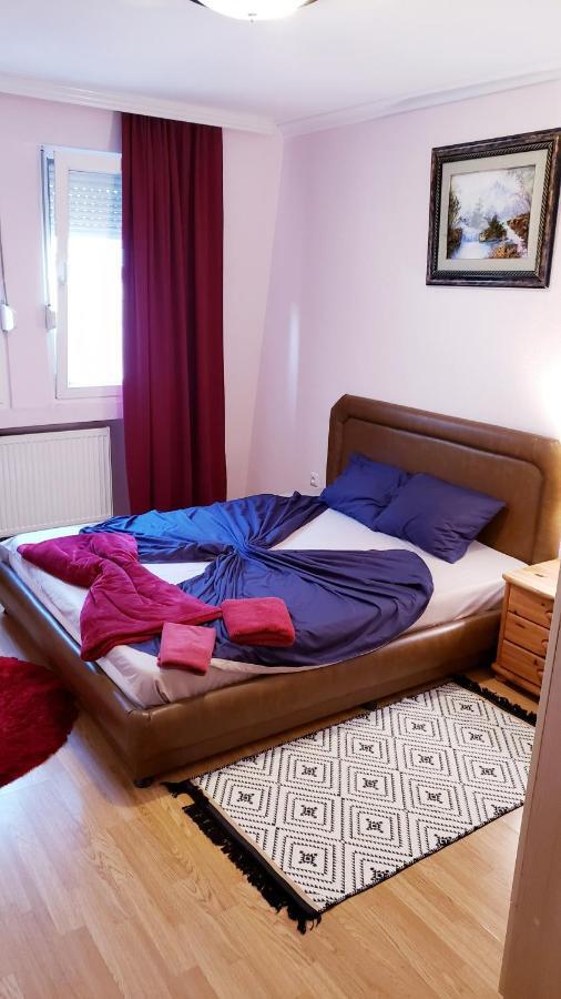 Spacious Downtown Apartment With A City View Pristina Exteriör bild