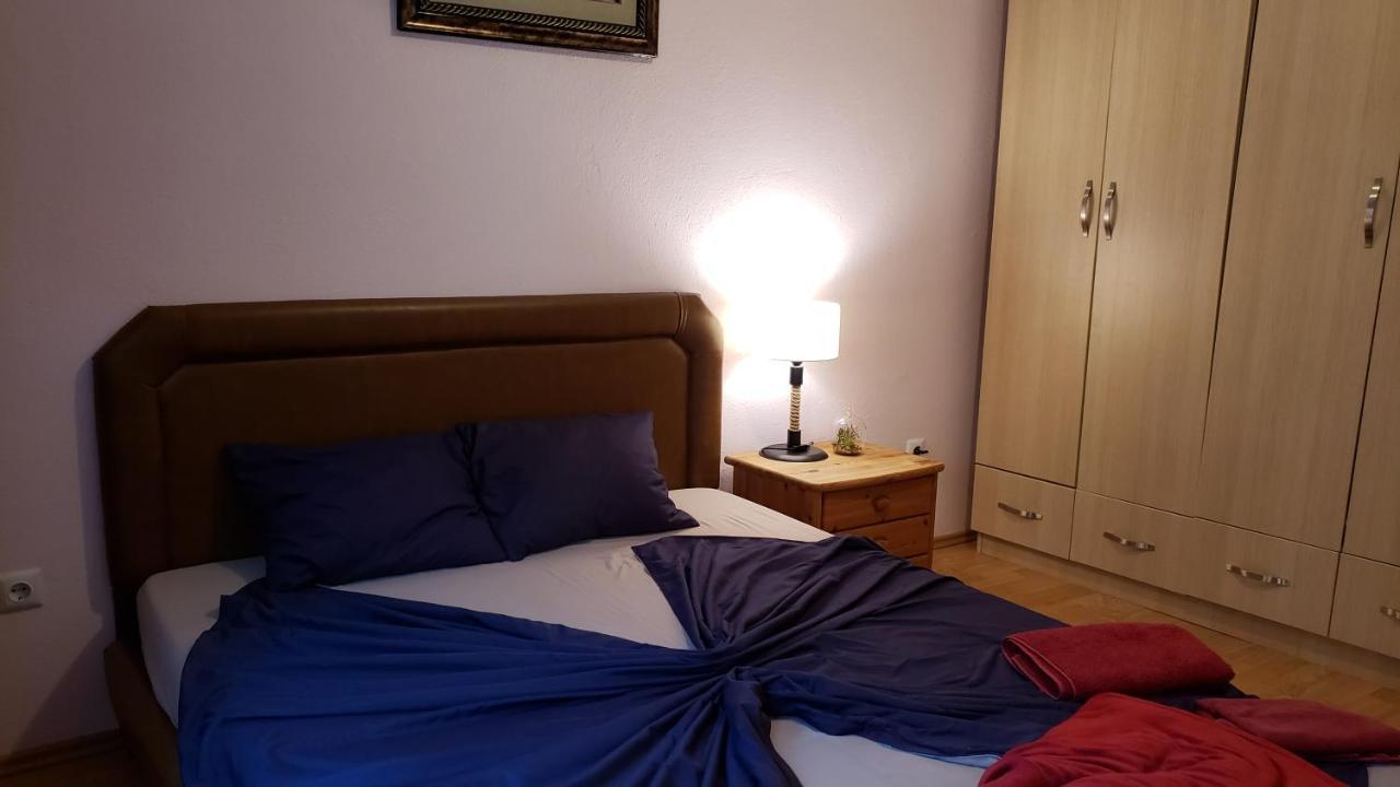 Spacious Downtown Apartment With A City View Pristina Exteriör bild