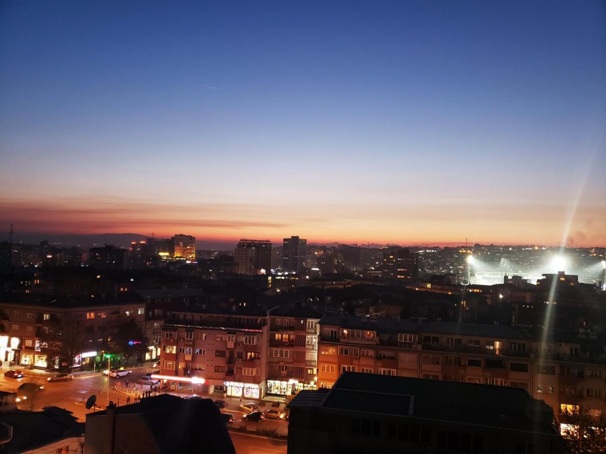 Spacious Downtown Apartment With A City View Pristina Exteriör bild